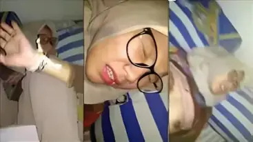 Bokep Jilbab SMA Berkacamata Memek Tembem Ngentot Indo Hot
