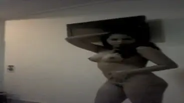 Latihan Goyang Terekam Kamera, Cewek Indo yang Tidak Tahu Kameranya Masih Aktif